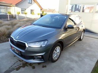 skoda fabia camera, apple carplay, android auto, cruise control, ...