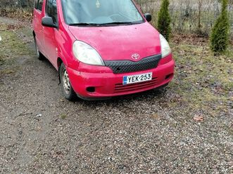 TOYOTA YARIS VERSO