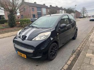 peugeot 107 1.0 12v 3dr 2011 zwart apk 12-26 sportvelgen — peugeot — marktplaats