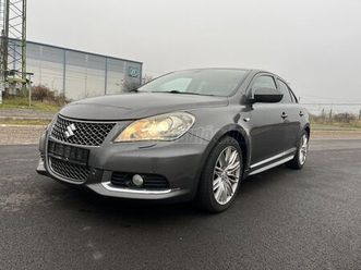 suzuki kizashi 2wd manuális 6-os váltó/panorámatető/vezetett szervizkönyv