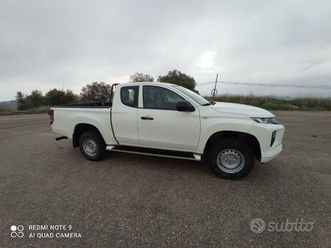 fuoristrada l 200 mitsubishi