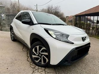 toyota aygo x 1.0 vvti x play 20” tkm 1 vl. toyota garancija radar, 2022 god.