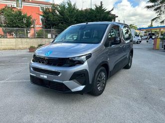 mix 1.5 bluehdi 100cv allure s and amp,s con piana