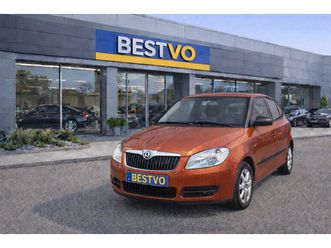 superbe skoda fabia 1.2 classic 73100 kms premiere main carnet d'entretien complet depuis l'origine clim isofix
