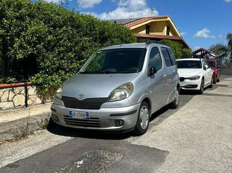 yaris verso 2001