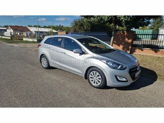 hyundai i30 cw 1.6 crdi hp isg style 92 ezer kilométer. magyar autó!