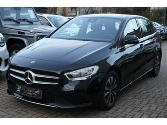 mercedes-benz b180d style, 2022 god.