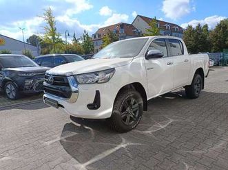 hilux 2.4 d-4d double cab lounge 4wd km//2400
