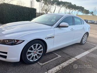 jaguar xe – eleganza, prestazioni e stile raffinat