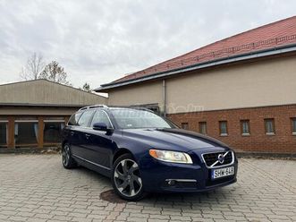 volvo v70 2.0 d [d3] ocean race geartronic / vonóhorog / gazdagon felszerelt / ülésfűtés / friss szervíz / xenon / 4 elektr