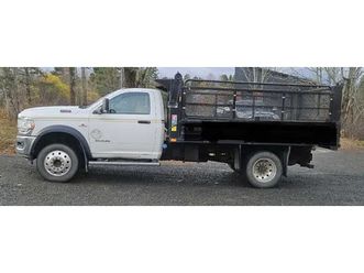 2022 dodge 5500 slt 4x4 diesel with a 12ft dump box