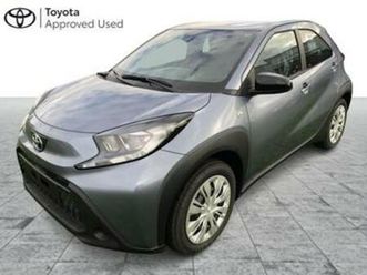 ② toyota aygo x play — toyota — 2ememain