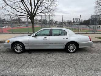 2000 lincoln town car signature series 4d - very good condition