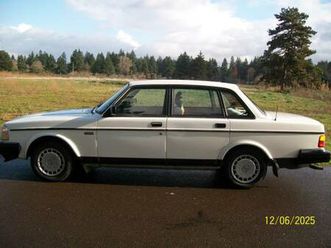 VOLVO 240 1992-volvo-240-sedan