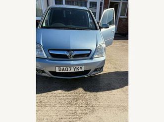 1.6i 16v design easytronic 5dr