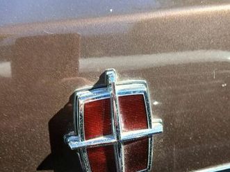 lincoln town car signature