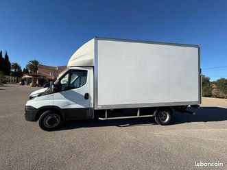 vends utilitaires avec hayon