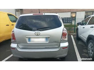 toyota corola verso 5places