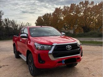 toyota hilux xtra-cab