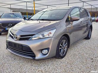 toyota verso 1.6 d-4d executive skyview panorám...