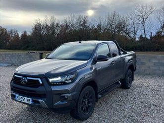 toyota hilux invincible