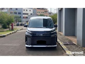 2024 toyota voxy 2.0 (premium color) mpv like new low km record
