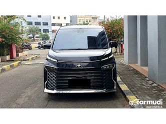 2022 toyota voxy 2.0 (non premium color) mpv