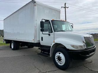 2019 international 4300 26ft high cube box truck **non-cdl cummins**