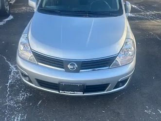 2007 versa sl hatchback only 88000 kms