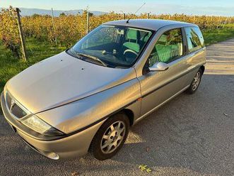 lancia y 1.4 lx, petite voiture essence , manuel 5 vit. canton genève