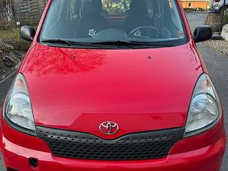 vendo toyota yaris verso 1.3 canton tessin - tutti.ch