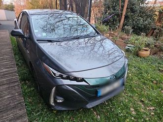 toyota prius 4 rechargeable solar