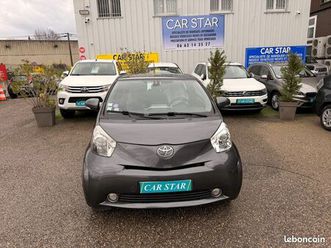 toyota iq iq² 68 vvt-i multidrive, berline, gris , 4 cv, 3 portes, première mise en circulation le 09/09/2013 garantie : 12 mois
