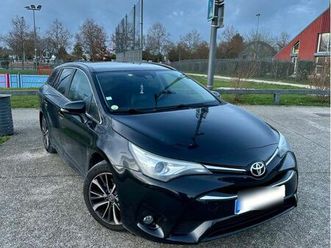 toyota avensis touring