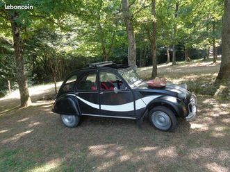 jolie 2 chevaux en bon état de collection