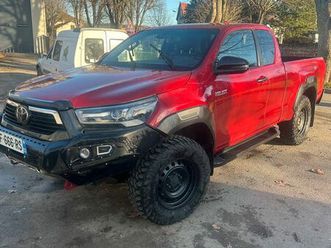 hilux invincible ( tva non recupérable) entretien ok pneus neufs