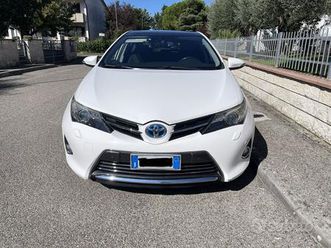 toyota auris 1.8 hsd hybrid lounge
