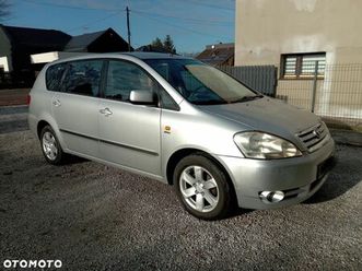 toyota avensis verso
