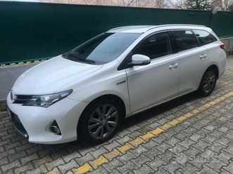 toyota auris station vagon ibrida
