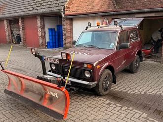 lada niva 4×4 schneeräumfahrzeug – professioneller umbau,