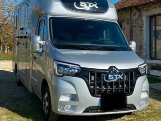 véhicule transport chevaux