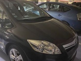 toyota auris 136hsd exécutive