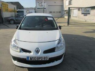 ② renault clio diesel 02-08 — renault — 2ememain