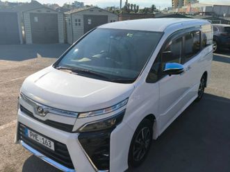 toyota voxy 2,0l 2019