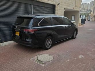 4x2 xle היברידי אוט׳ מיניוואן / mpv 8 מק 4 דל 2.5 (189 כ״ס)