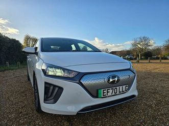 hyundai kona 38.3kwh premium hatchback 5dr electric auto (136 ps)