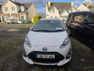 toyota aqua hybrid 1.5 automatic