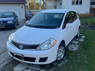 2011 nissan versa hatchback
