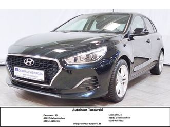 hyundai-i30-yes-1-4-dct-1-hand-navi-shz-kamera-pdc-allw