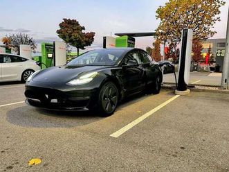tesla model 3 lr rwd mit ahk, 8-fach bereift